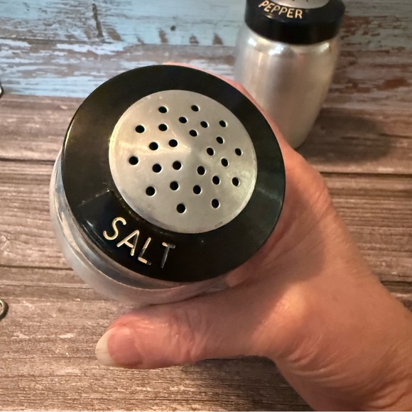 Vintage Kromex Metal Silver Salt and Pepper Shakers large size - Picture 9 of 15